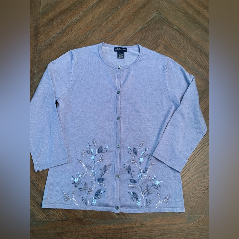 Ann Taylor cardigan…..size M…..VGC!